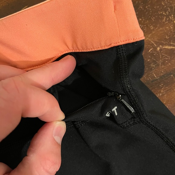 Women's Nike Compression Capri Leggings SIZE MED Dri Fit Run Fast Live Fearless. - Picture 4 of 12